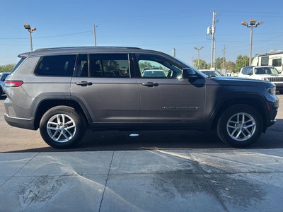 2022 Jeep Grand Cherokee L Laredo 4x4