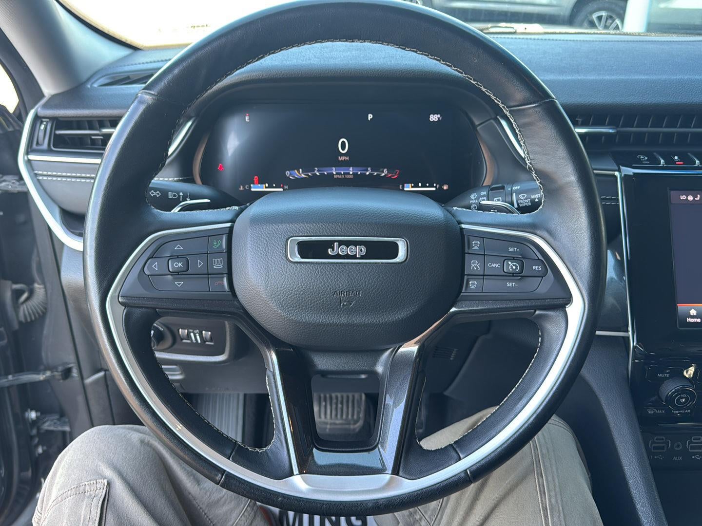2022 Jeep Grand Cherokee L Laredo 4x4