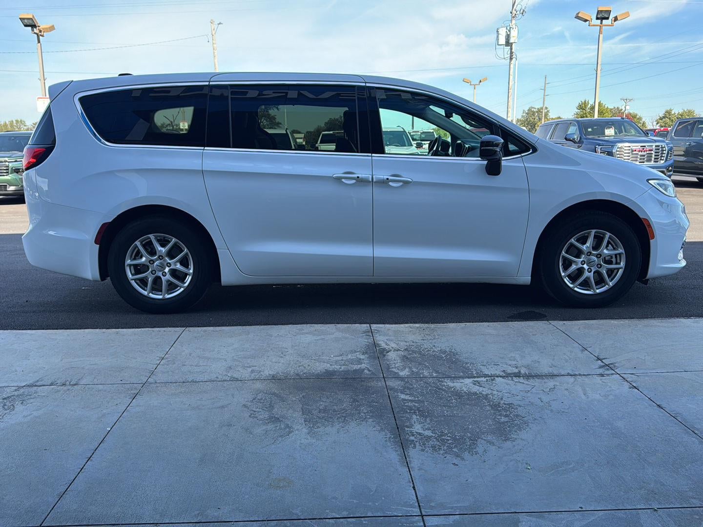 2024 Chrysler Pacifica Touring L