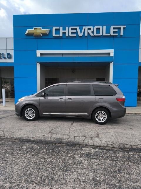 2017 Toyota Sienna XLE 8 Passenger