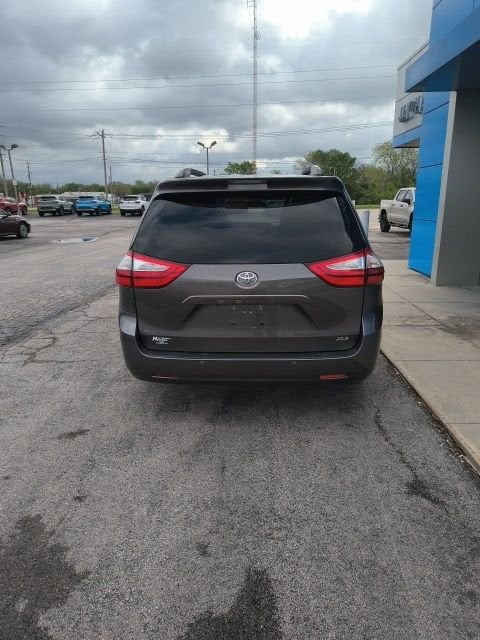 2017 Toyota Sienna XLE 8 Passenger