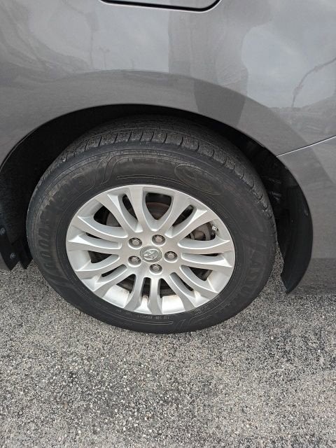 2017 Toyota Sienna XLE 8 Passenger