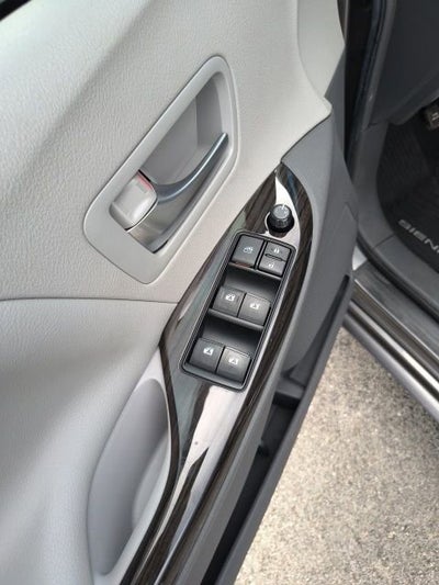 2017 Toyota Sienna XLE 8 Passenger