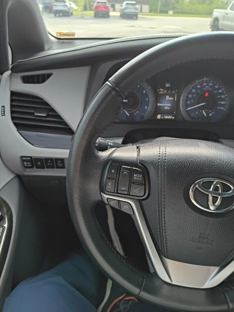 2017 Toyota Sienna XLE 8 Passenger