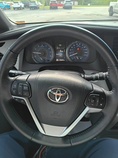 2017 Toyota Sienna XLE 8 Passenger