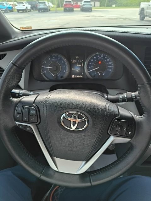 2017 Toyota Sienna XLE 8 Passenger