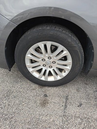 2017 Toyota Sienna XLE 8 Passenger