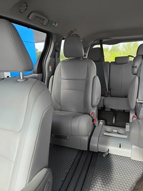 2017 Toyota Sienna XLE 8 Passenger