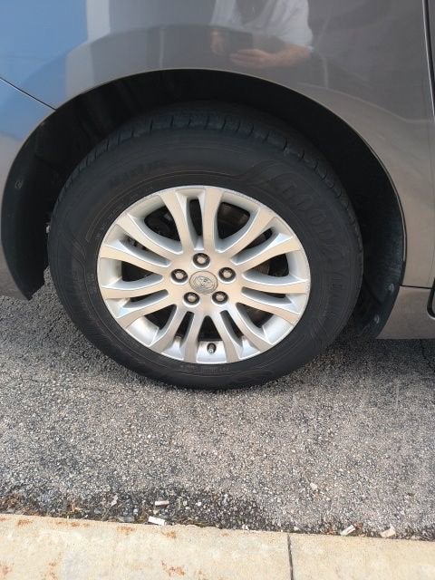 2017 Toyota Sienna XLE 8 Passenger