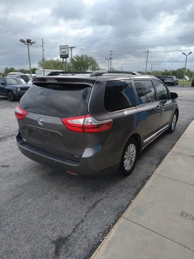 2017 Toyota Sienna XLE 8 Passenger