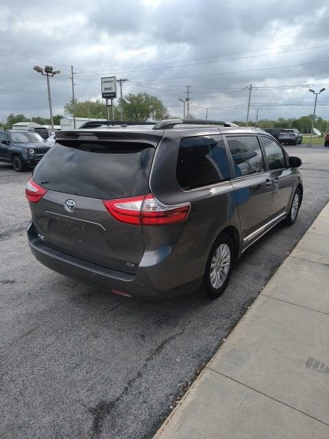 2017 Toyota Sienna XLE 8 Passenger