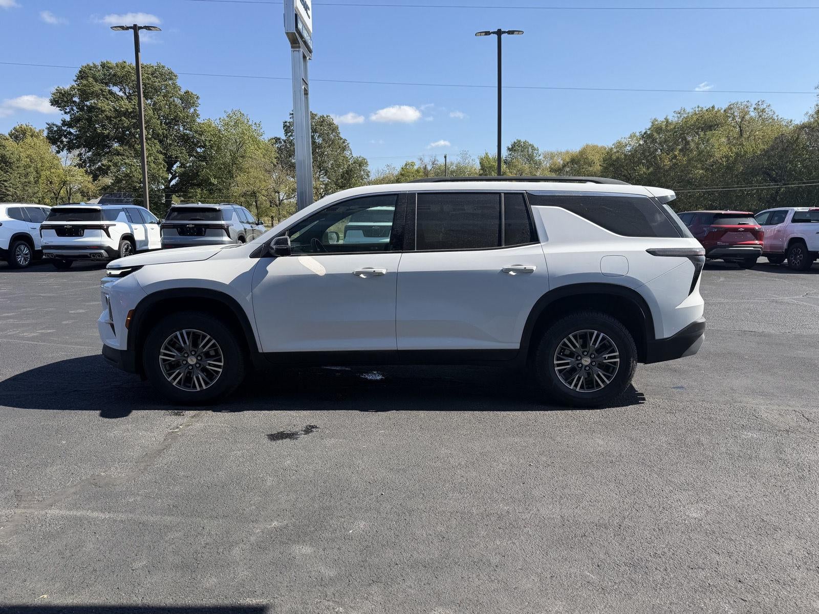 2024 Chevrolet Traverse LT