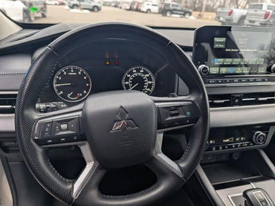 2024 Mitsubishi Outlander SE