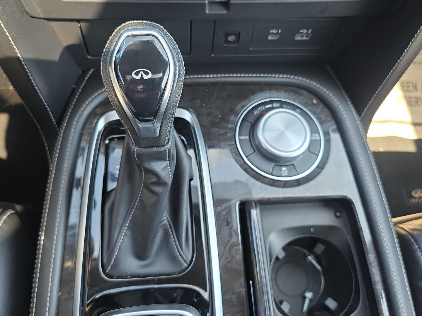2024 INFINITI QX80 LUXE