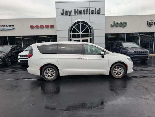 2022 Chrysler Voyager LX