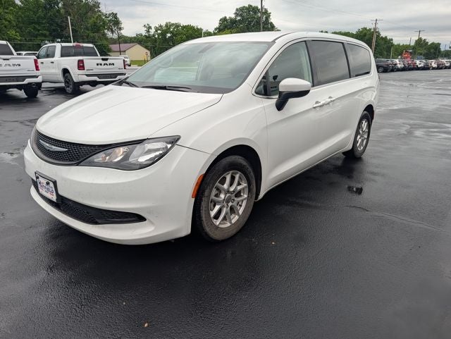 2022 Chrysler Voyager LX